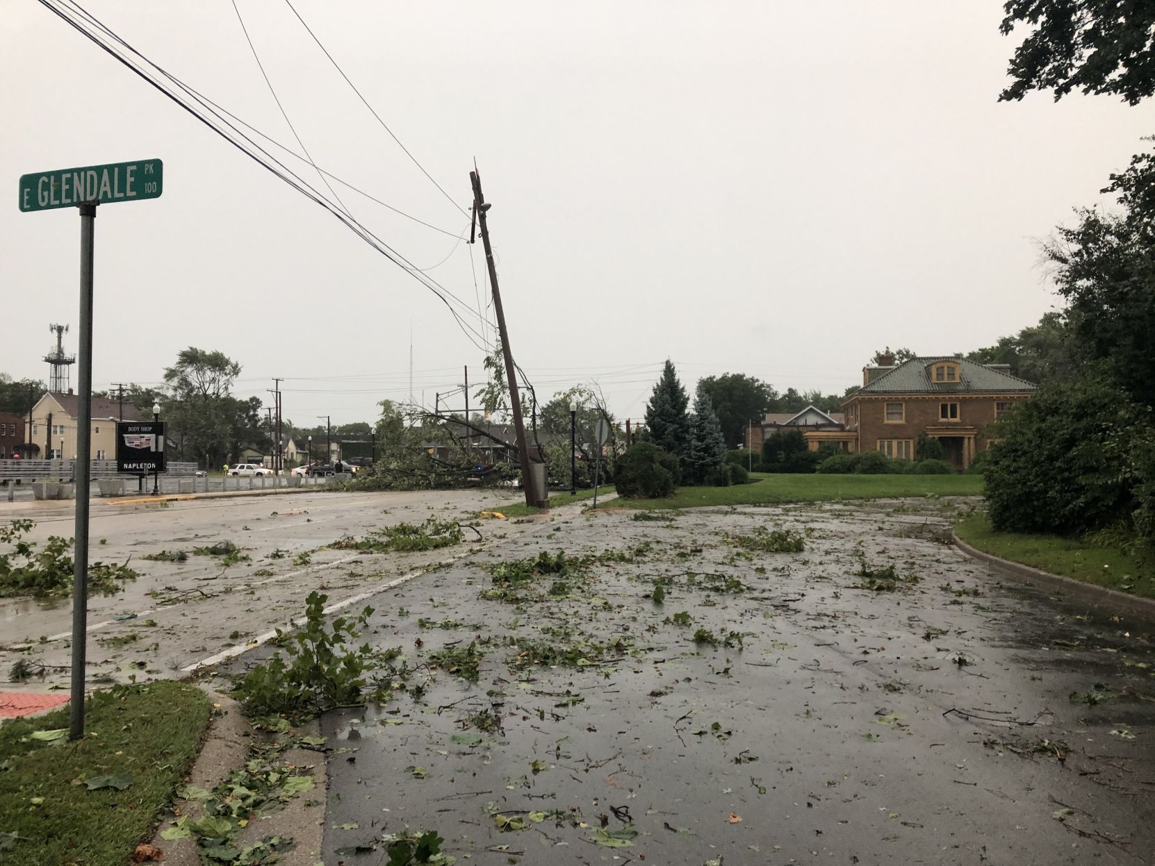 UPDATE: NWS issues severe thunderstorm warning for Region as 'dangerous' storm with 80 mph winds moves in